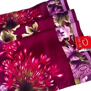 Just in! NWT OSCAR DE LA RENTA 100% Silk Scarf